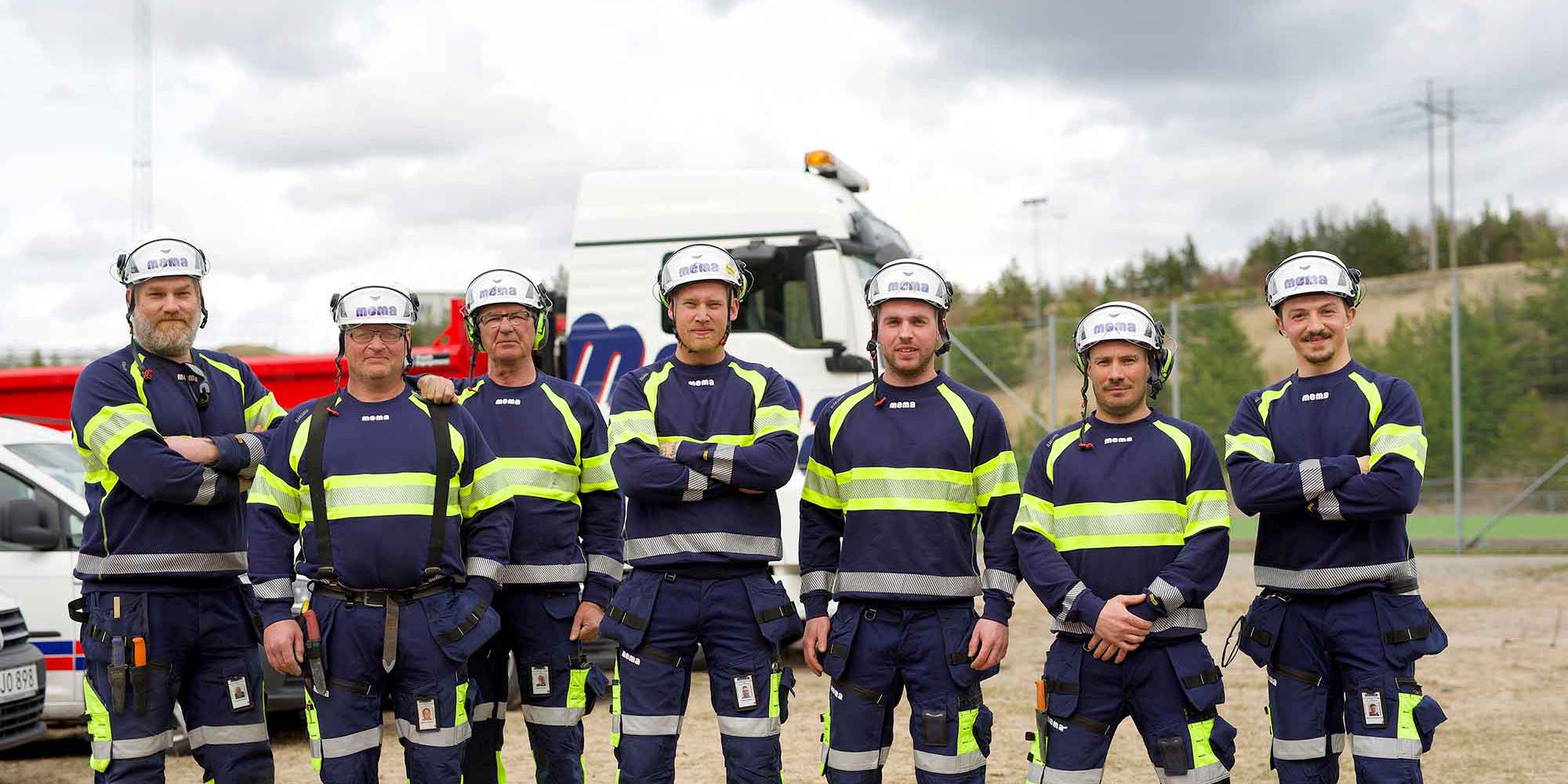 MEMA anställda med arbetskläder