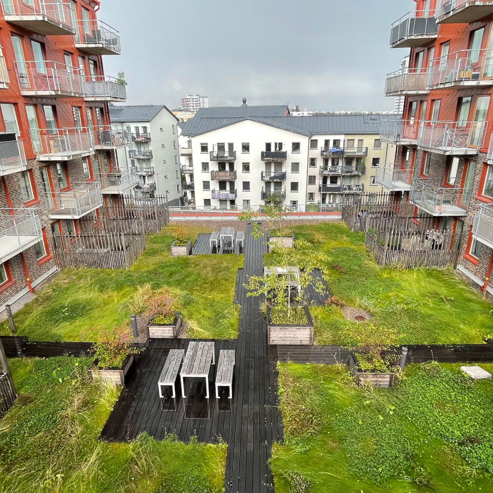 Ett flerfamiljshus i tegel