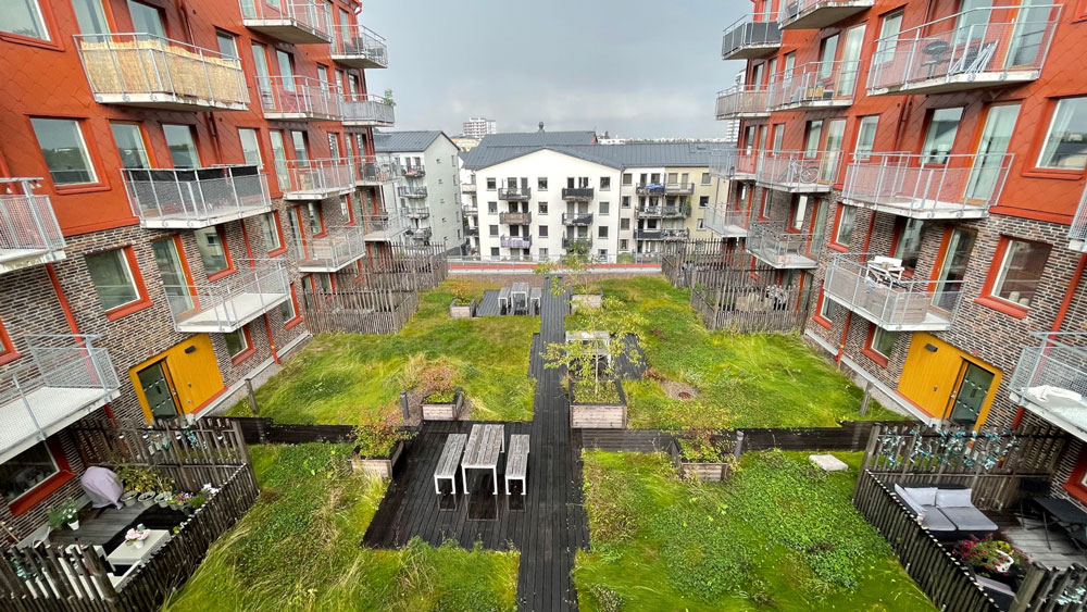 Ett flerfamiljshus i tegel